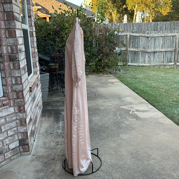 Vintage Christian Dior Peach Gown Robe Set Brocade Pegnoir Set Shiny Union Made - Picture 10 of 15